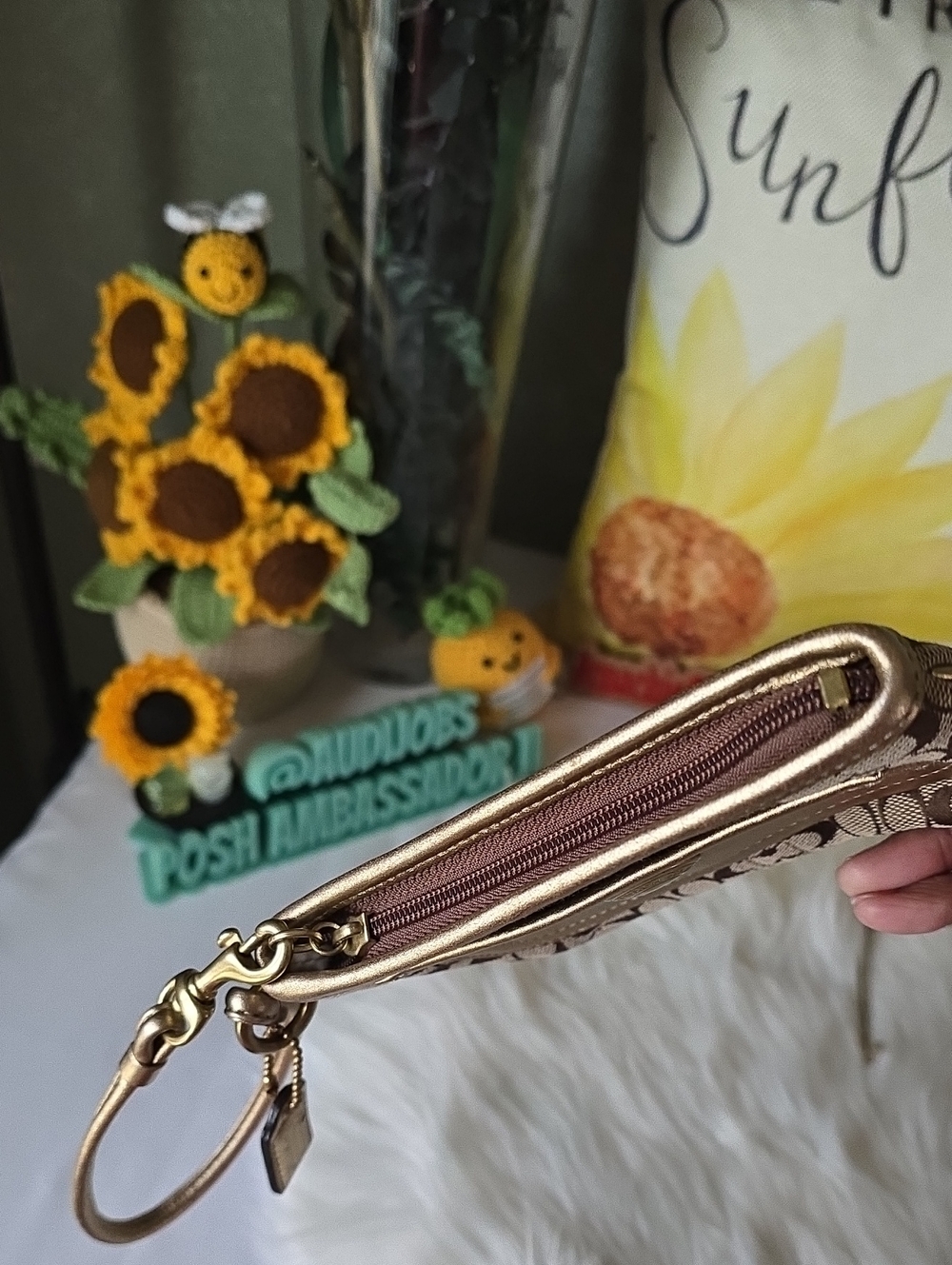 Coach Tattersall Signature Brown and Gold Wristlet With Hangtag In EUC - Picture 11 of 14